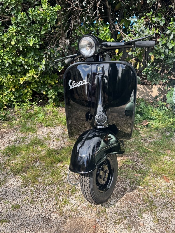 ⚫ Vespa All Black sur mesure – L’icône italienne réinventée par @lavespazienne, disponible immédiatement, carte grise collection 