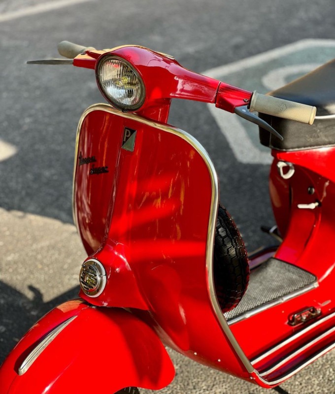 Vespa super 1967 entièrement restaurée carte grise française collection proche de Lyon 