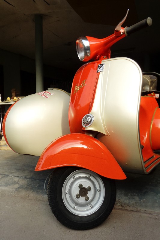 nouveaux Sidecars Vespas proche de Paris , certificat d origine piaggio , carte grise collection 