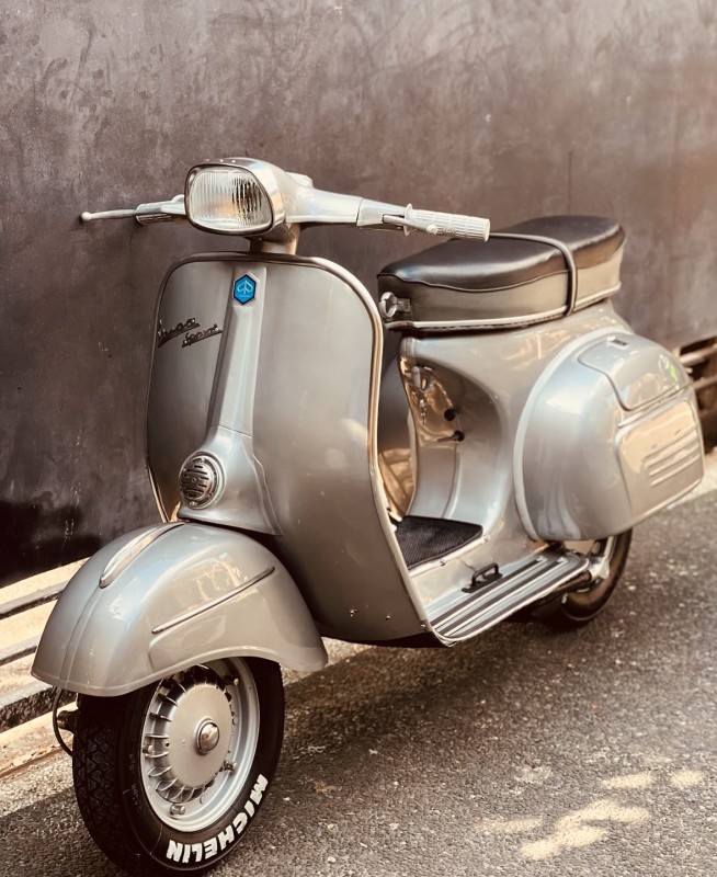 vespa sprint 1970 , entièrement restaurée, carte grise collection, proche de Lyon 