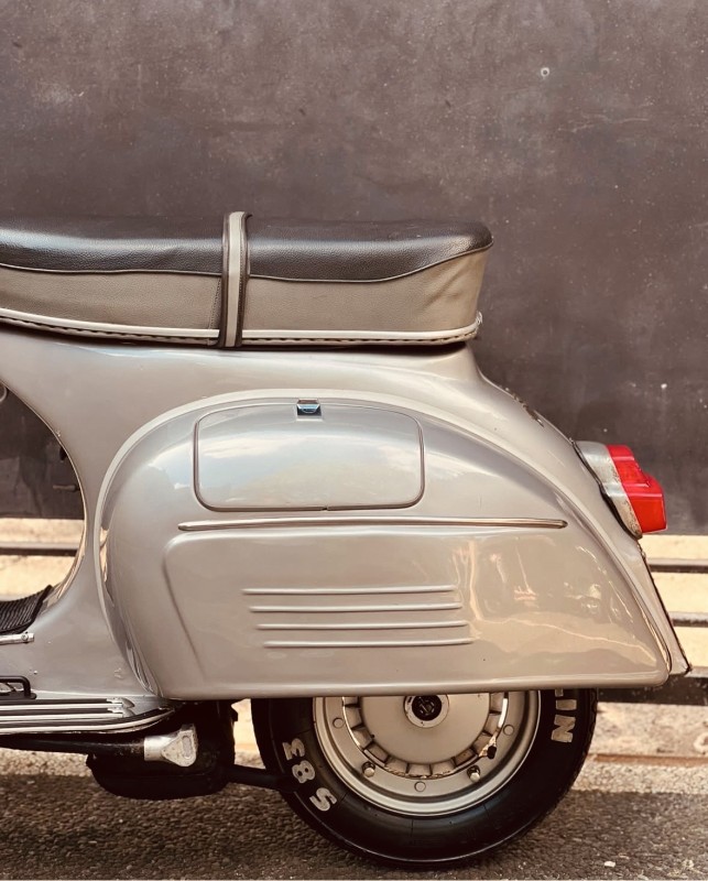 vespa sprint 1970 , entièrement restaurée, carte grise collection, proche de Lyon 
