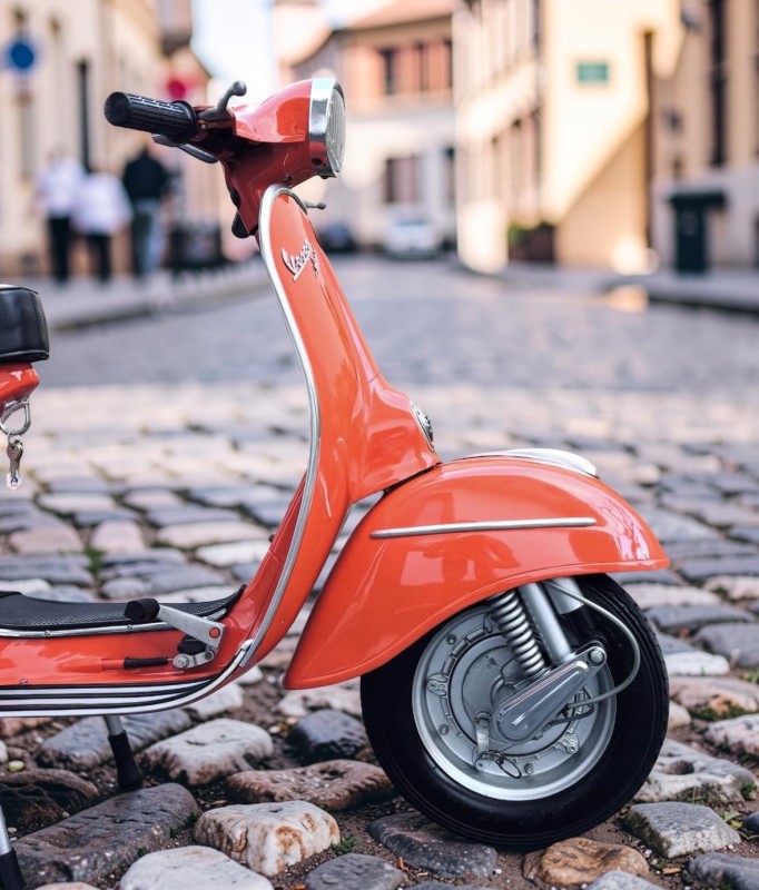 Vespa Sprint 1967 Orange d’Origine : La Renaissance d’une Icône Italienne Restaurée par La Vespazienne, Antibes , carte grise de collection, restauration complète. vintage 