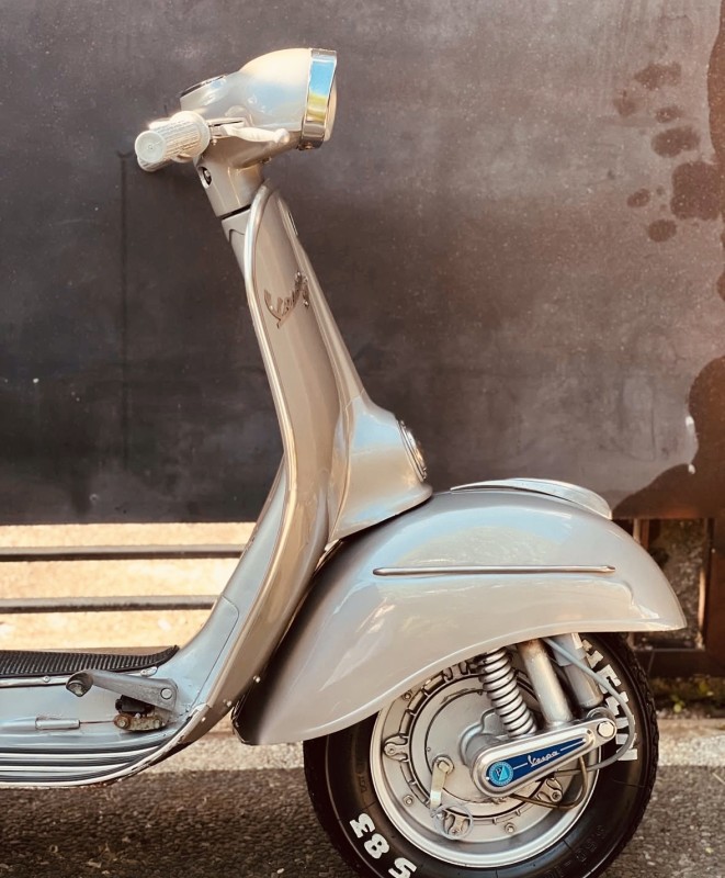 vespa sprint 1970 , entièrement restaurée, carte grise collection, proche de Lyon 