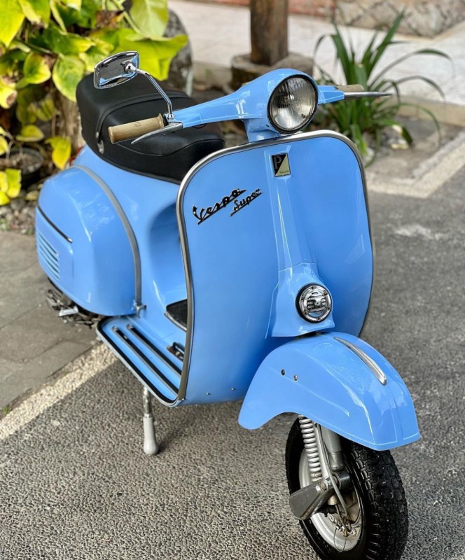Vespa super 1966 . entièrement restaurée. carte grise française collection proche de Biarritz 