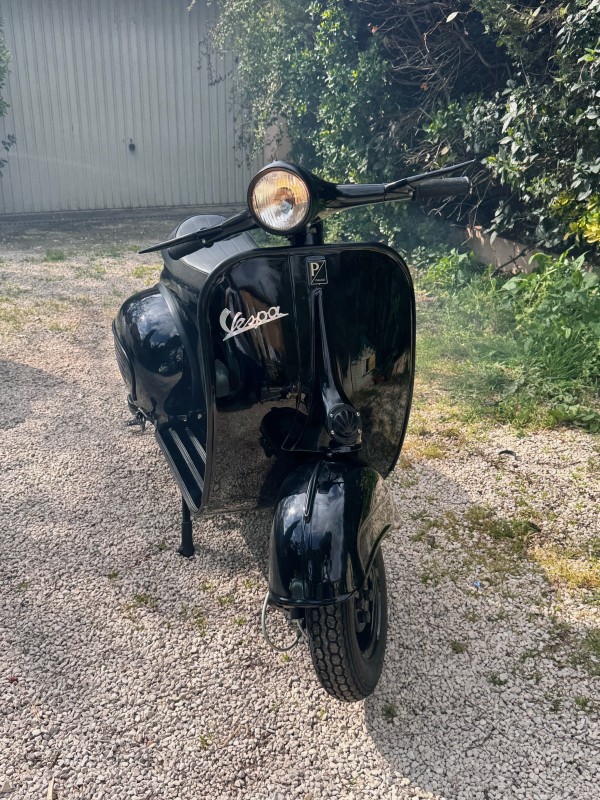 ⚫ Vespa All Black sur mesure – L’icône italienne réinventée par @lavespazienne, disponible immédiatement, carte grise collection 