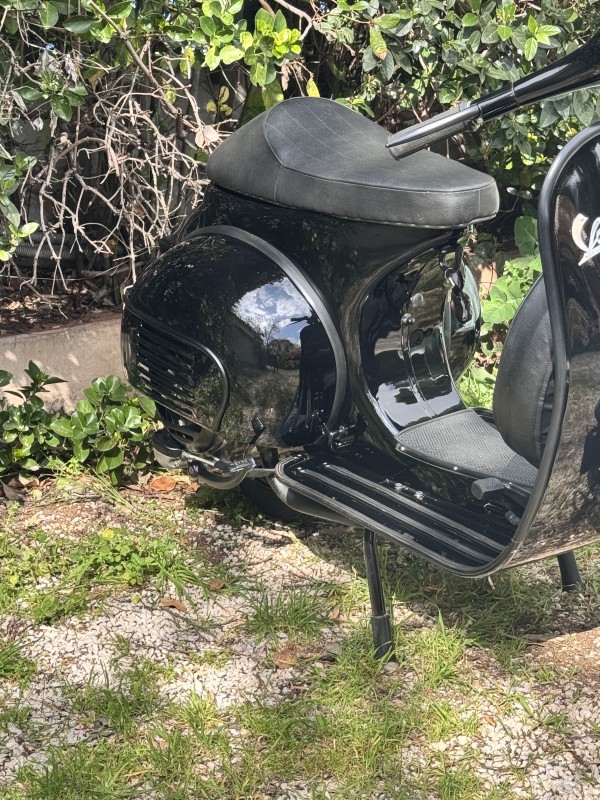 ⚫ Vespa All Black sur mesure – L’icône italienne réinventée par @lavespazienne, disponible immédiatement, carte grise collection 
