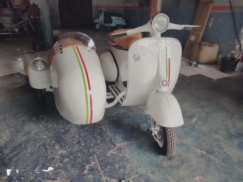 Sidecar vespa entièrement personnalisé, restauration complète, carte grise collection , Paris 