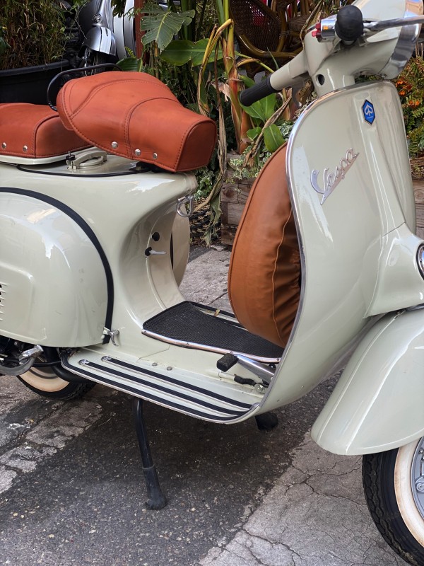 vespa Gt , entièrement restaurée,125cc, carte grise française collection proche de Nice 