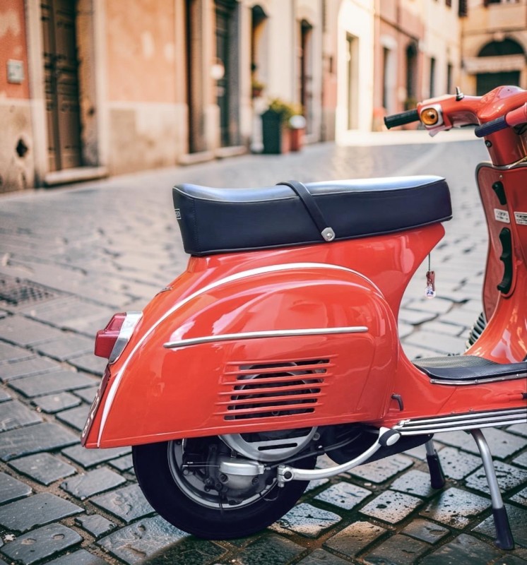 Vespa Sprint 1967 Orange d’Origine : La Renaissance d’une Icône Italienne Restaurée par La Vespazienne, Antibes , carte grise de collection, restauration complète. vintage 