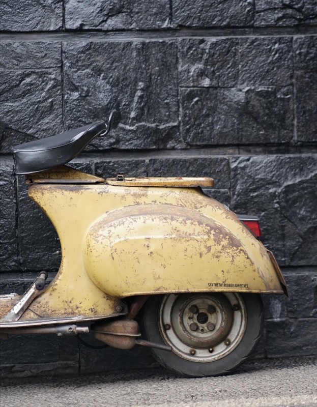 Chiner une Vespa ancienne : trouver des modèles authentiques et rares chez la Vespazienne 