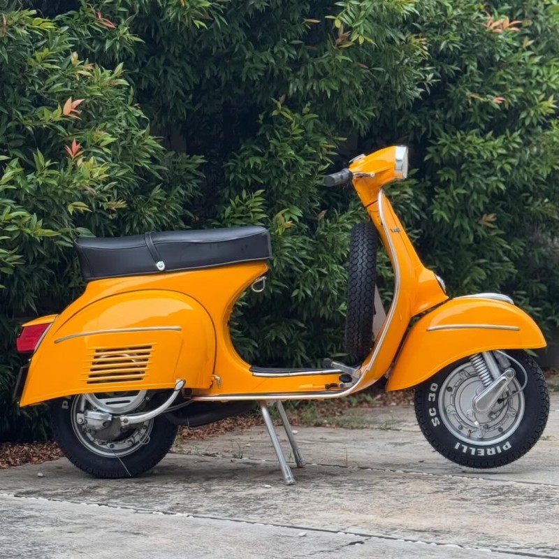 Vespa Sprint 1976 restaurée – Une icône vintage désormais livrée  à Paris, carte grise collection, restauration complète 