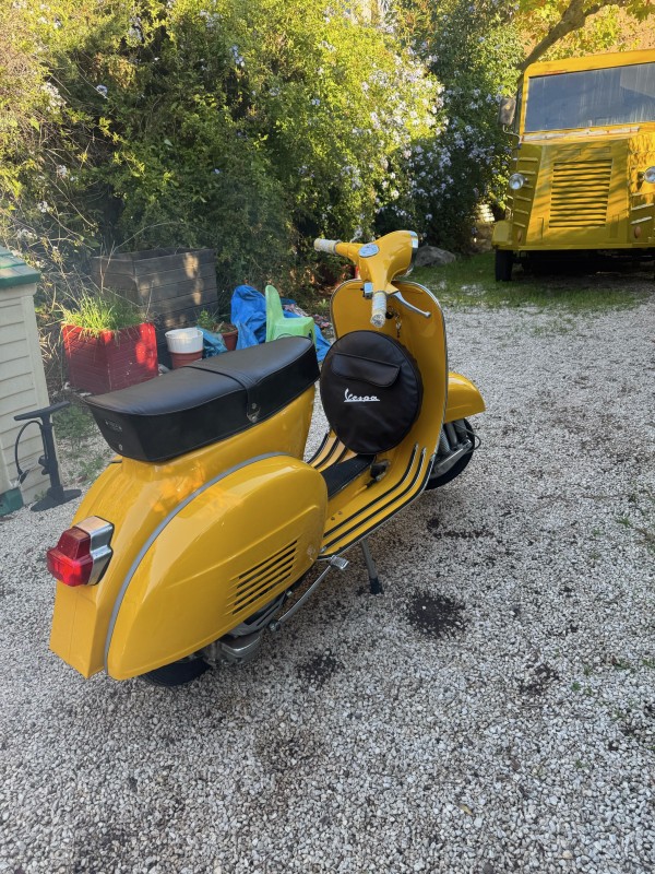 vespa super jaune positano prête à être livrée . proche de paris, carte grise collection. 