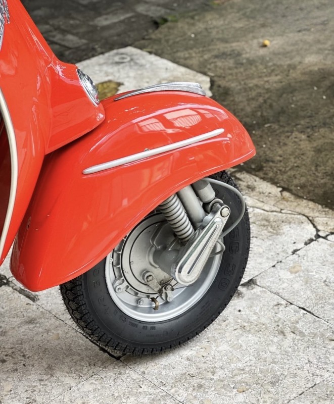 La Restauration de la Vespa Sprint 1970 : L’Art de Faire Revivre une Icône Italienne
carte grise de collection, proche d Antibes 