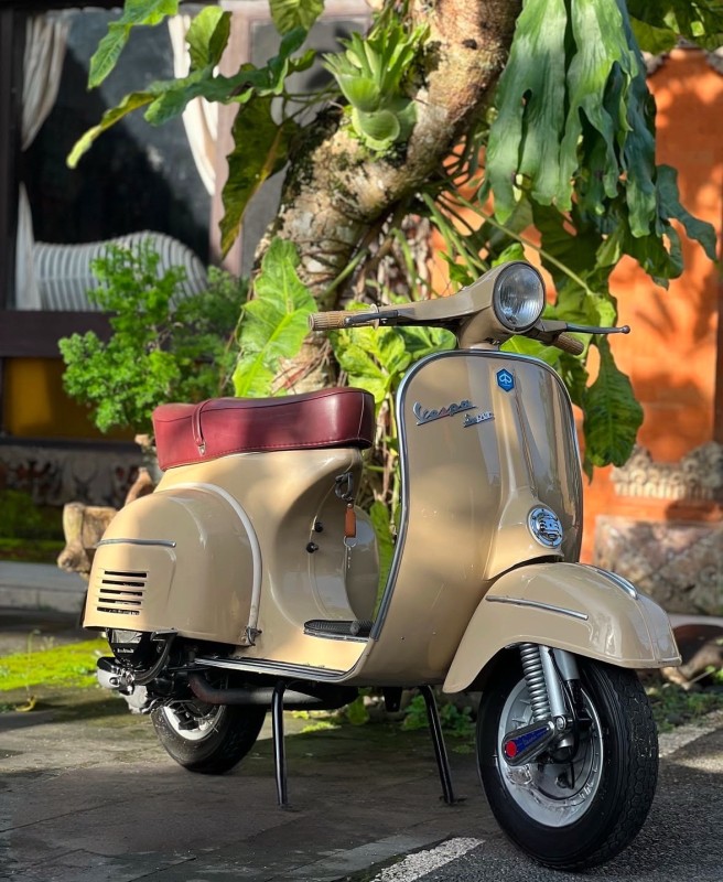 vespa super 66, entièrement restaurée proche de Biarritz. carte grise collection 