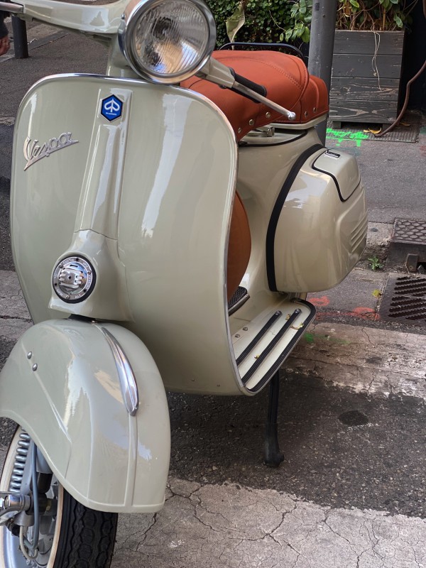 vespa Gt , entièrement restaurée,125cc, carte grise française collection proche de Nice 