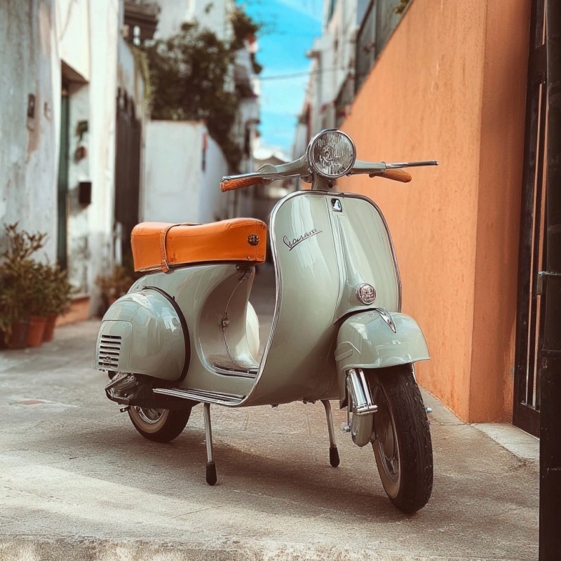 Vespa Gris Perle & Orange Hermès : Quand le luxe français rencontre l’icône italienne, Paris , carte grise collection, restauration complète 