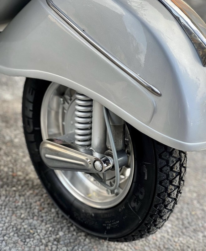 Vespa sprint 1974 , silver , carte grise française collection, à vendre proche de Monaco 