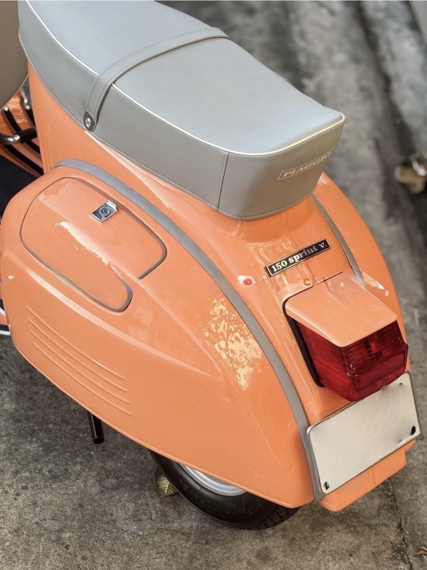 Vespa Sprint Veloce 1975 couleur saumon – Restauration personnalisée , carte grise collection, Paris 