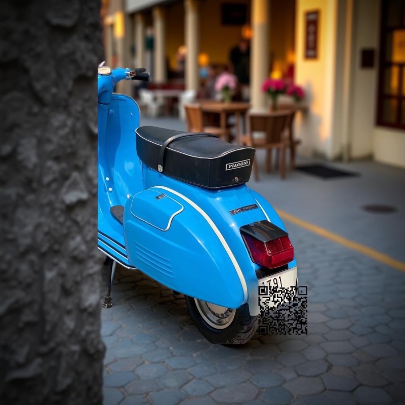 vespa 150 super , année 71 , bleu électrique, restauration complète, certificat d’authenticité Piaggio, proche de limoges .