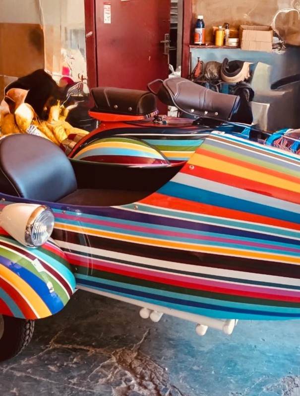 Vespa Custom : Quand l’Art Rencontre la Légende Italienne

Une Vespa Unique Qui Fait Tourner Toutes les Têtes, restauration complète, carte grise collection,Paris 