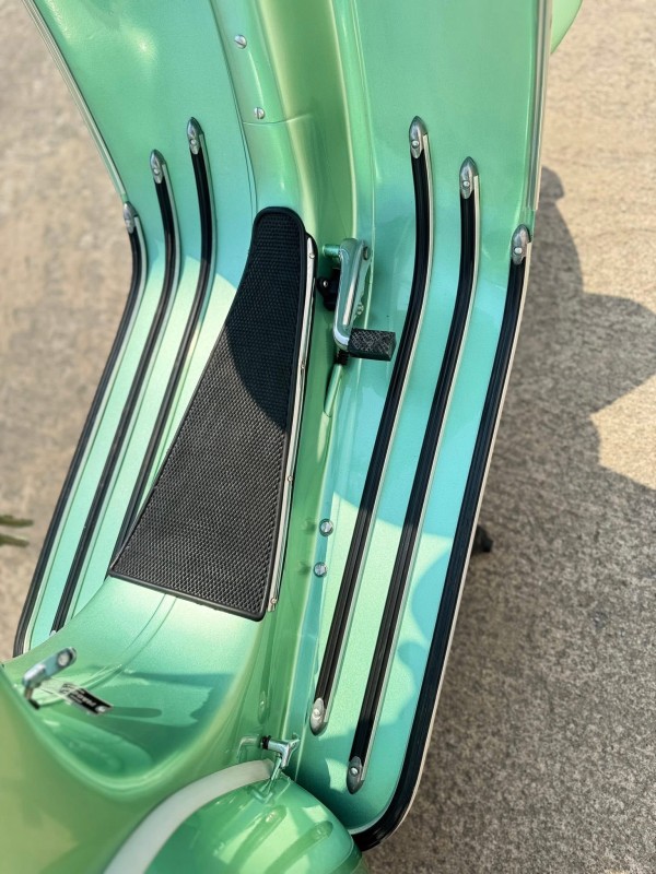 Vespa Super 1966 Vert Métallisé , carte grise de collection, Lilles (Restauration @lavespazienne)