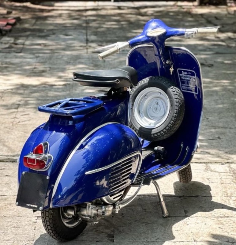 Vespa VBB2 1965 : un modèle d’exception restauré dans un bleu iconique, carte grise collection , Lyon 