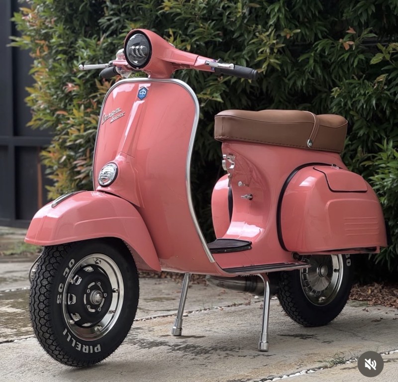 Vespa Super  1973 restaurée : l’élégance intemporelle d’une icône italienne, carte grise collection, Paris 