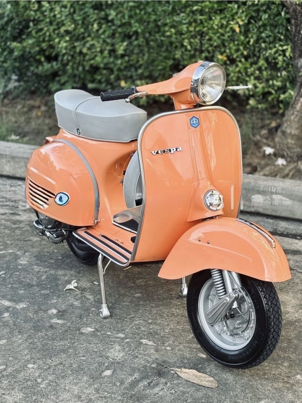 Vespa Sprint Veloce 1975 couleur saumon – Restauration personnalisée , carte grise collection, Paris 