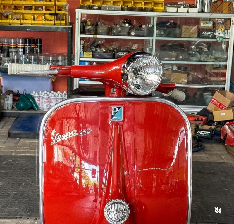 vespa VBB 150cc  entièrement restaurée, personnalisée, certificat d’authenticité, carte grise de collection, proche de saumur 