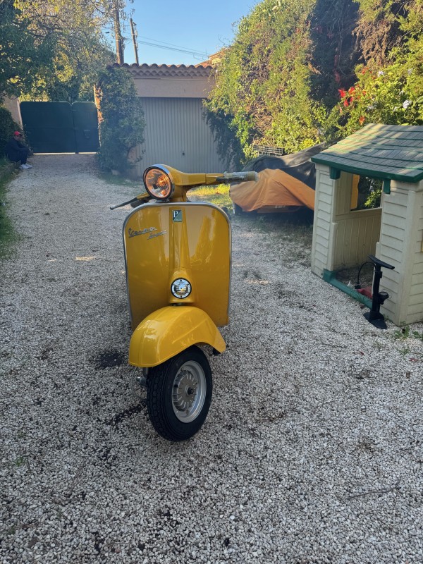 vespa super jaune positano prête à être livrée . proche de paris, carte grise collection. 