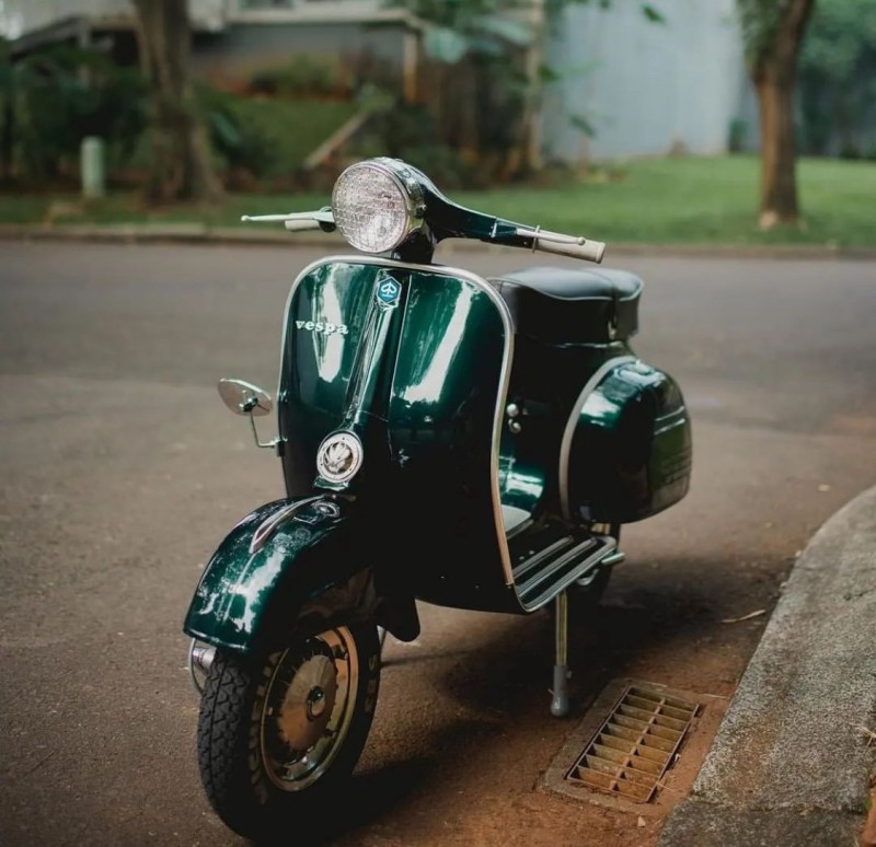 Vespa sprint 150cc , carte grise française collection. entièrement restaurée. Paris 
