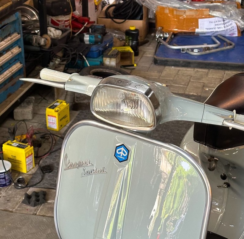 Vespa sprint 1971 entièrement restaurée , certifiée originale, carte grise française de  collection, proche de Antibes 