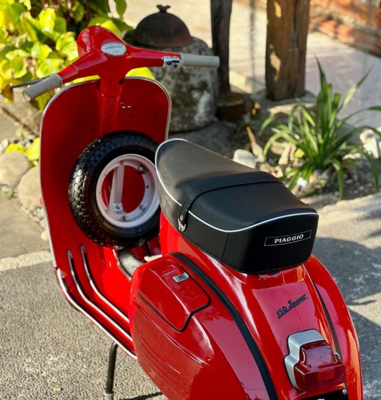 Vespa super 1967 entièrement restaurée carte grise française collection proche de Lyon 