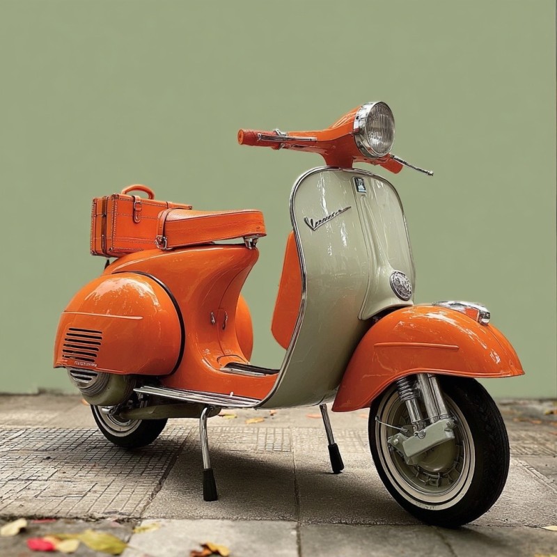 Vespa Gris Perle & Orange Hermès : Quand le luxe français rencontre l’icône italienne, Paris , carte grise collection, restauration complète 