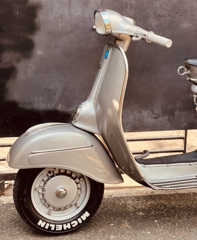 vespa sprint 1970 , entièrement restaurée, carte grise collection, proche de Lyon 