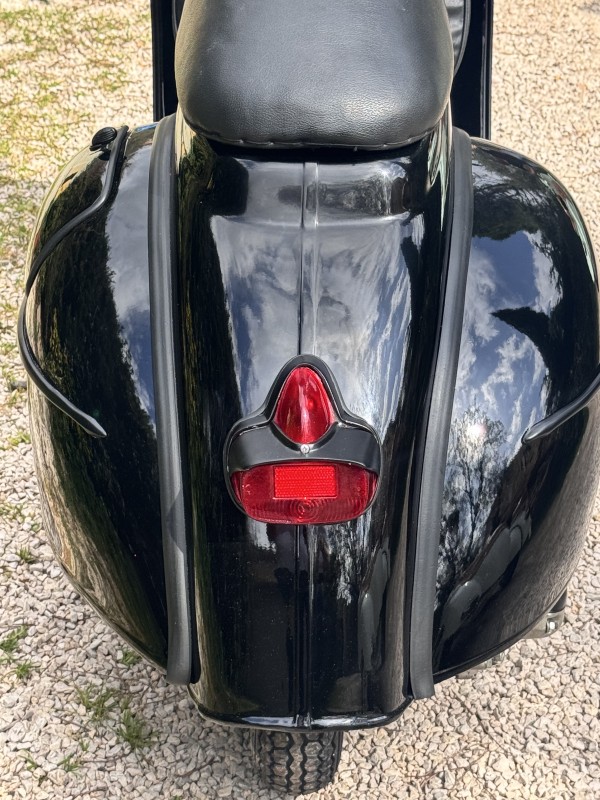 ⚫ Vespa All Black sur mesure – L’icône italienne réinventée par @lavespazienne, disponible immédiatement, carte grise collection 