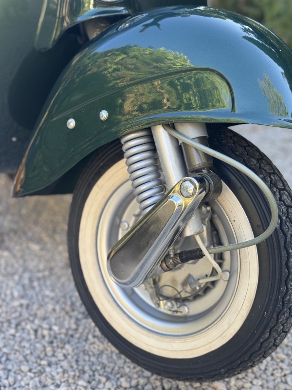 vespa VNB , vert jaguar, restauration complète, proche d Aix en Provence