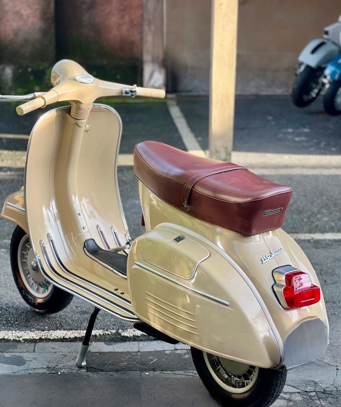 vespa super 66, entièrement restaurée proche de Biarritz. carte grise collection 